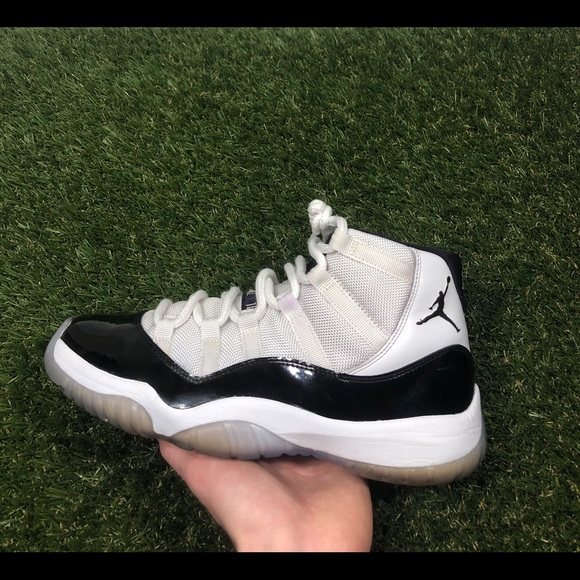 SOLD Jordan 11 Concord (2011) - Picture 2 of 8